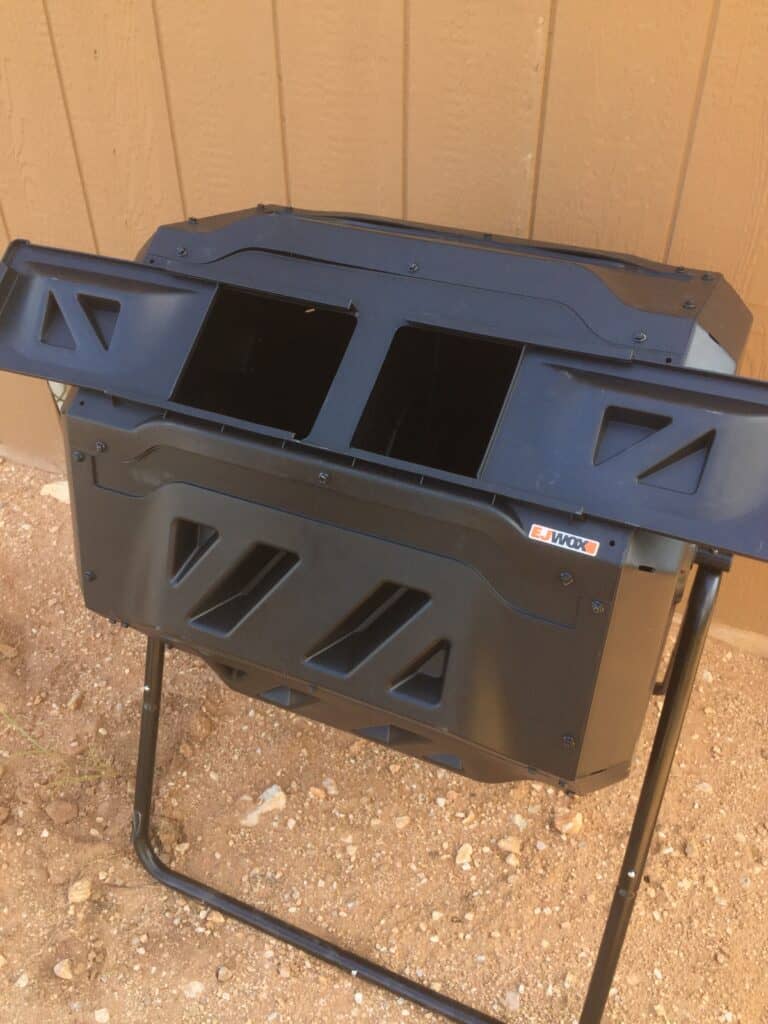 compost bin with two chambers