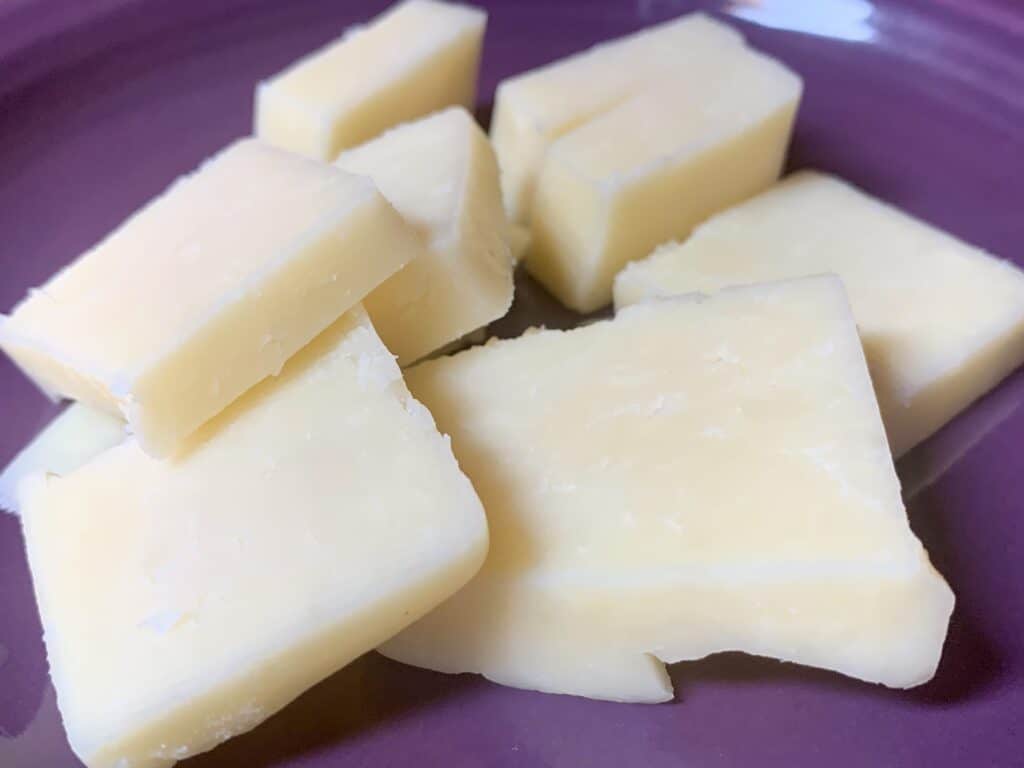 raw cheddar cheese from holstein cows